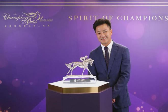纬赛驹戴眼罩夺魁家族曾养香港马王龙8long8国际唯一网站王经(图1)