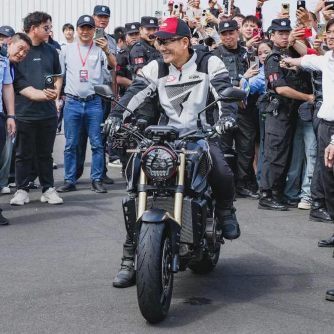 中量级运动街车追600RS正式发布！到手不到35万！QJMOTOR全新(图7)